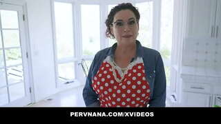 Vecenīte Amanda Ryder s Secret Profesiju Rāda Viņas Stepgrandson Pirmās Puses