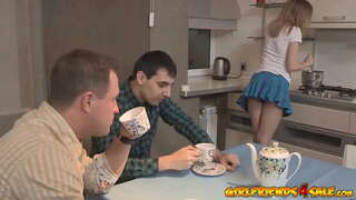 Corneo petite teen cornuti marito