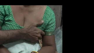 Krok mama s jej nadržaný syn zdieľať jednolôžko