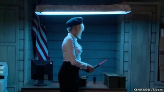 Dude gebonden en fucked ondervrager