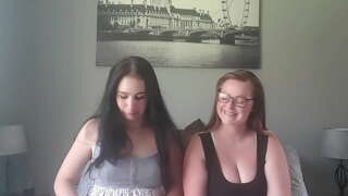 Små vs store bryster røyke sigarett